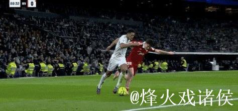 神锋59球追平C罗纪录，率队三连胜距榜首仅1分